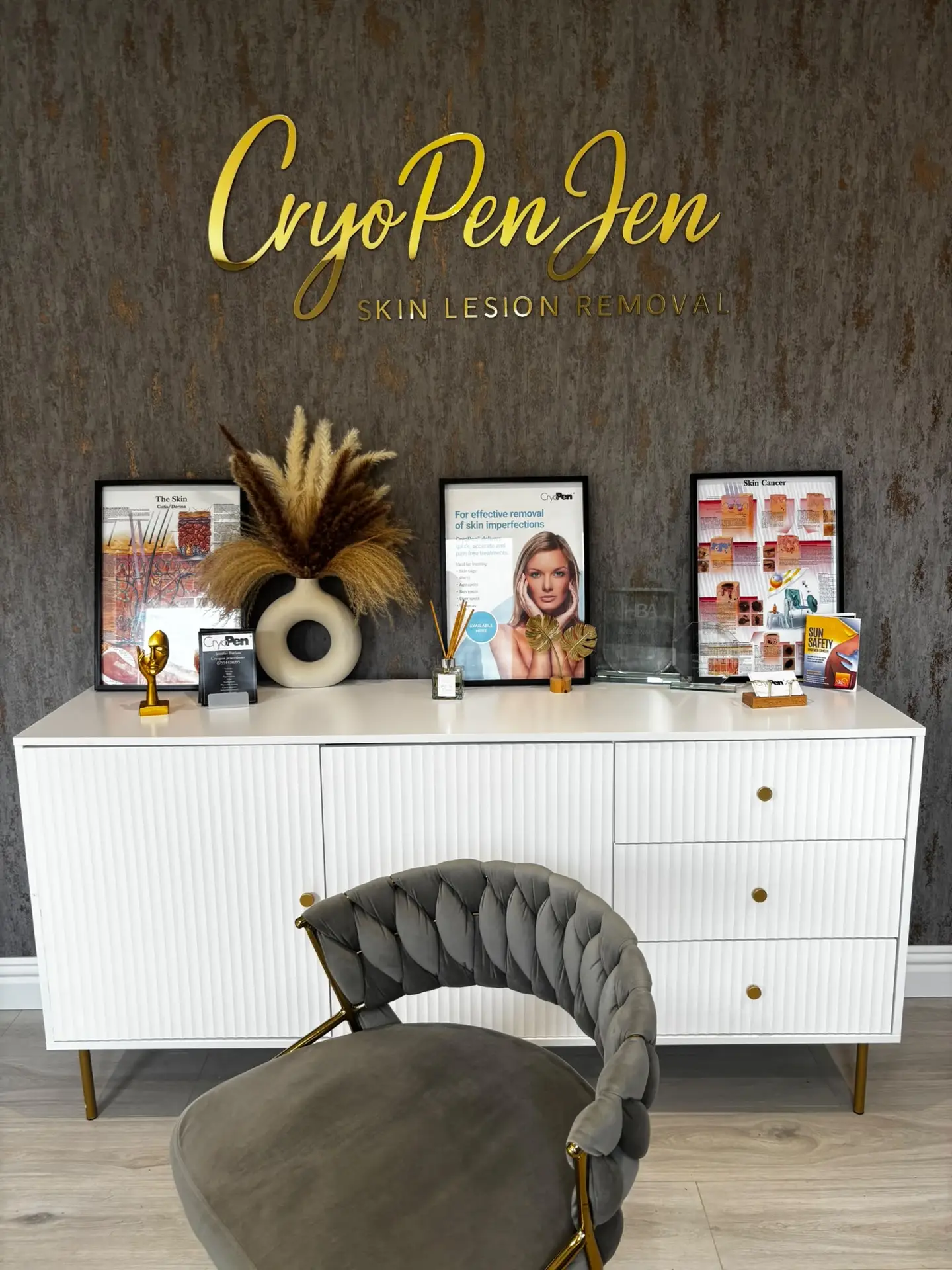 Cryo Pen Jen clinic reception